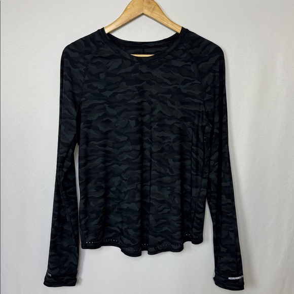 lululemon athletica Tops - Lululemon Workout Shirt Size 8 Camo Black Grey Long Sleeve